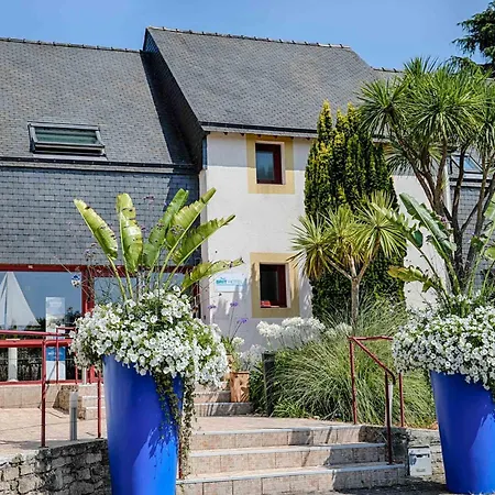 Le Branhoc - Brit Hotell 2*